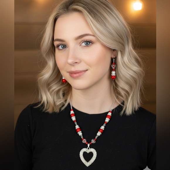Gyhippsy Flair Jewelry & Arts Jewelry - Artisan Heart Pendant w/Rubies, glass & crystal Necklace Set
